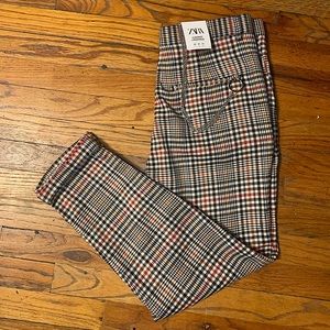 Zara men’s carrot cropped pants with chain